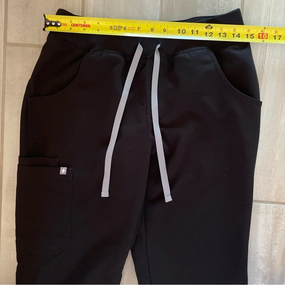 FIGS Black Scrub Set Small Casma Top/Small Kade Cargo Bottoms Pants Women’s - Picture 13 of 16